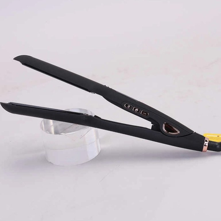 The Enzo EN-1451 straightener/stylist features advanced ceramic panels and a large size.